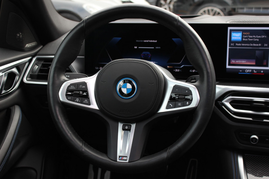 BMW i4 eDrive35 High Executive 70 kWh / SoH 97,5% / 14.818 km / Trekhaak / Schuifdak / 360Camera / Head-up / Harman Kardon / Leder / 19'' / Keyless / Sfeerverlichting / Stuur+Stoelverwarming / Dodehoek / DAB / ACC