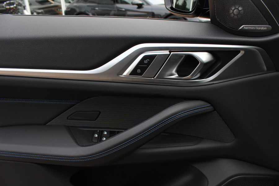 BMW i4 eDrive35 High Executive 70 kWh / SoH 97,5% / 14.818 km / Trekhaak / Schuifdak / 360Camera / Head-up / Harman Kardon / Leder / 19'' / Keyless / Sfeerverlichting / Stuur+Stoelverwarming / Dodehoek / DAB / ACC