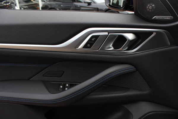 BMW i4 eDrive35 High Executive 70 kWh / SoH 97,5% / 14.818 km / Trekhaak / Schuifdak / 360Camera / Head-up / Harman Kardon / Leder / 19'' / Keyless / Sfeerverlichting / Stuur+Stoelverwarming / Dodehoek / DAB / ACC