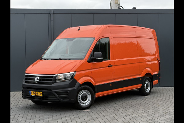 Volkswagen Crafter 35 2.0 TDI 177 PK / L3H3 / CAMERA / CRUISE / 3.5 TON TREKKEN / 3-ZITS / AIRCO / CARPLAY / GEVEERDE STOEL / 3500 KG AHG