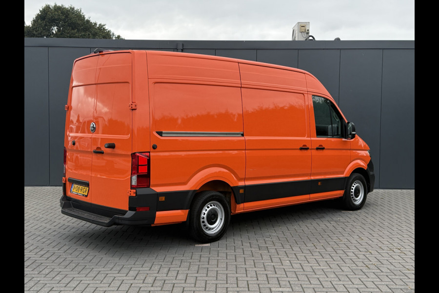 Volkswagen Crafter 35 2.0 TDI 177 PK / L3H3 / CAMERA / CRUISE / 3.5 TON TREKKEN / 3-ZITS / AIRCO / CARPLAY / GEVEERDE STOEL / 3500 KG AHG