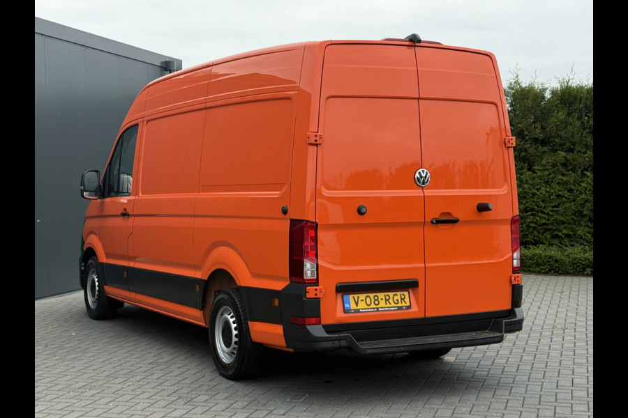 Volkswagen Crafter 35 2.0 TDI 177 PK / L3H3 / CAMERA / CRUISE / 3.5 TON TREKKEN / 3-ZITS / AIRCO / CARPLAY / GEVEERDE STOEL / 3500 KG AHG