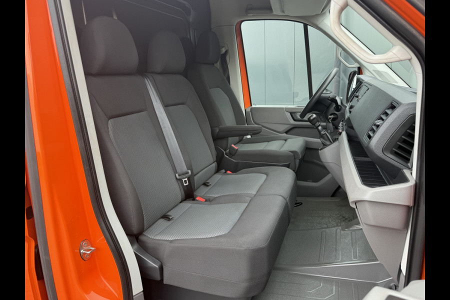 Volkswagen Crafter 35 2.0 TDI 177 PK / L3H3 / CAMERA / CRUISE / 3.5 TON TREKKEN / 3-ZITS / AIRCO / CARPLAY / GEVEERDE STOEL / 3500 KG AHG