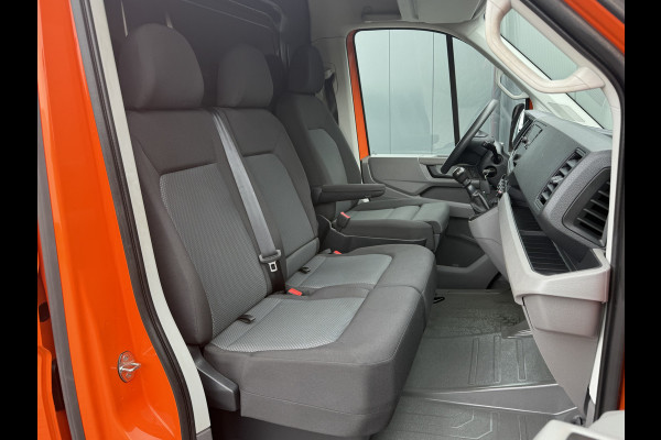 Volkswagen Crafter 35 2.0 TDI 177 PK / L3H3 / CAMERA / CRUISE / 3.5 TON TREKKEN / 3-ZITS / AIRCO / CARPLAY / GEVEERDE STOEL / 3500 KG AHG