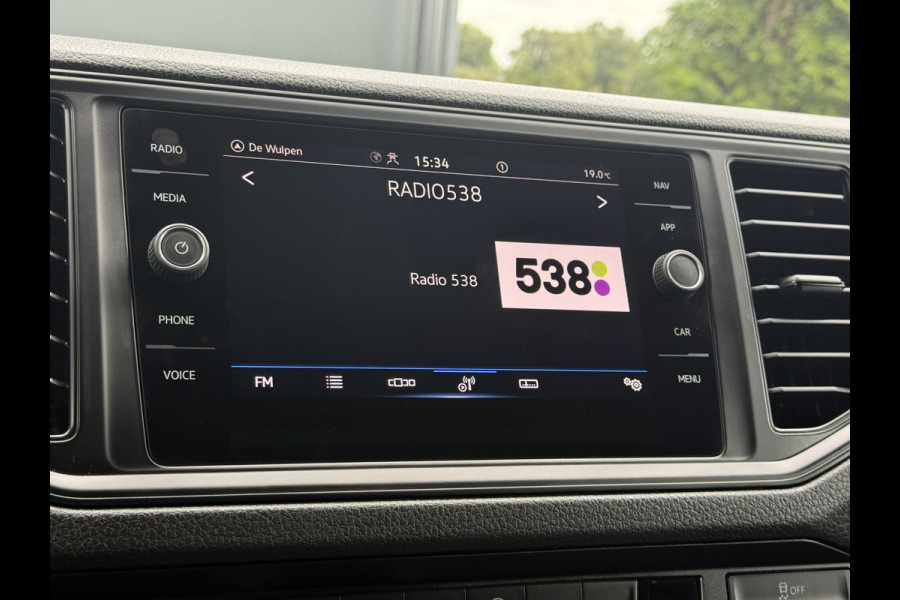 Volkswagen Crafter 35 2.0 TDI 177 PK / L3H3 / CAMERA / CRUISE / 3.5 TON TREKKEN / 3-ZITS / AIRCO / CARPLAY / GEVEERDE STOEL / 3500 KG AHG