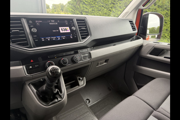 Volkswagen Crafter 35 2.0 TDI 177 PK / L3H3 / CAMERA / CRUISE / 3.5 TON TREKKEN / 3-ZITS / AIRCO / CARPLAY / GEVEERDE STOEL / 3500 KG AHG