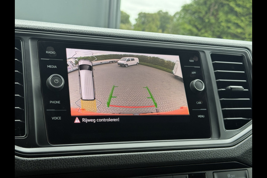 Volkswagen Crafter 35 2.0 TDI 177 PK / L3H3 / CAMERA / CRUISE / 3.5 TON TREKKEN / 3-ZITS / AIRCO / CARPLAY / GEVEERDE STOEL / 3500 KG AHG