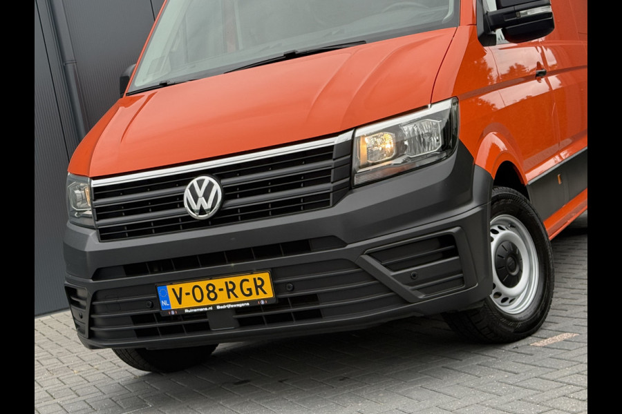 Volkswagen Crafter 35 2.0 TDI 177 PK / L3H3 / CAMERA / CRUISE / 3.5 TON TREKKEN / 3-ZITS / AIRCO / CARPLAY / GEVEERDE STOEL / 3500 KG AHG