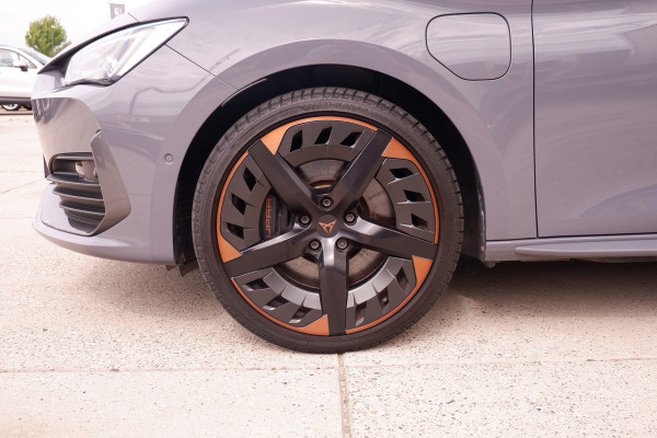CUPRA Leon Sportstourer 1.4 e-Hybrid VZ 245PK | Sfeerverlichting | Camera | Carplay | LED |