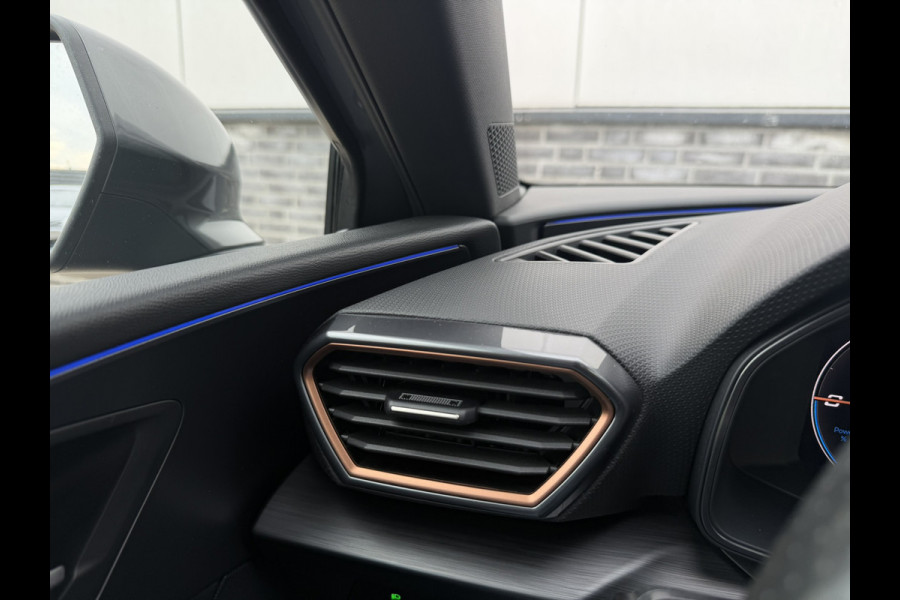 CUPRA Leon Sportstourer 1.4 e-Hybrid VZ 245PK | Sfeerverlichting | Camera | Carplay | LED |