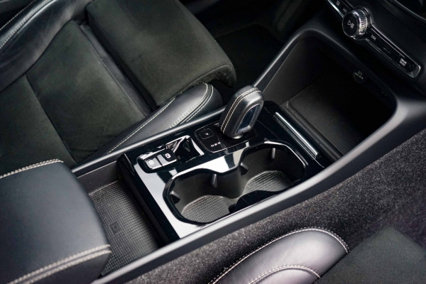 Volvo XC40 R-Design T5 Recharge 1.5 T5 PHEV 262PK Memory/ACC/Trkhk/RCam/Black-line