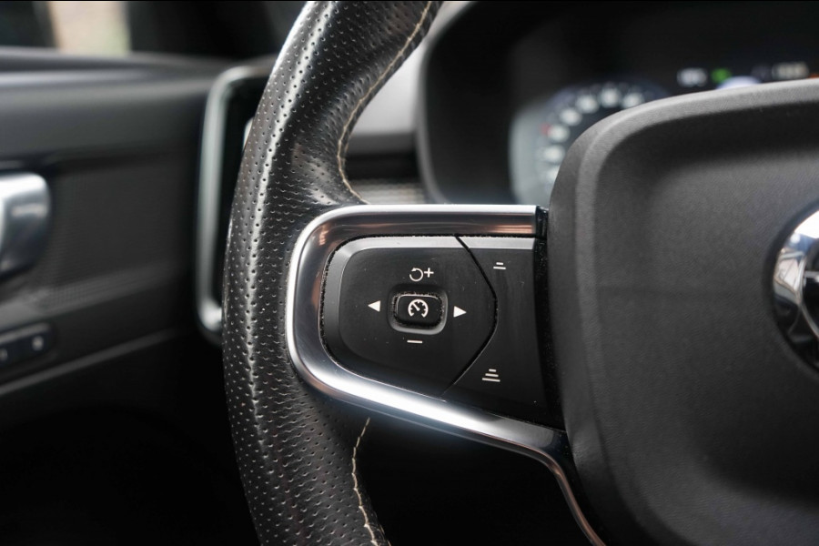 Volvo XC40 R-Design T5 Recharge 1.5 T5 PHEV 262PK Memory/ACC/Trkhk/RCam/Black-line