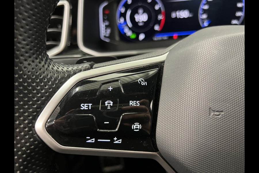 Volkswagen T-Roc 1.5 TSI 150PK R-Line Business Automaat Camera Navigatie Adaptive Cruise Control Apple Carplay Stoelverwarming Full LED Park Assist Digital Cockpit
