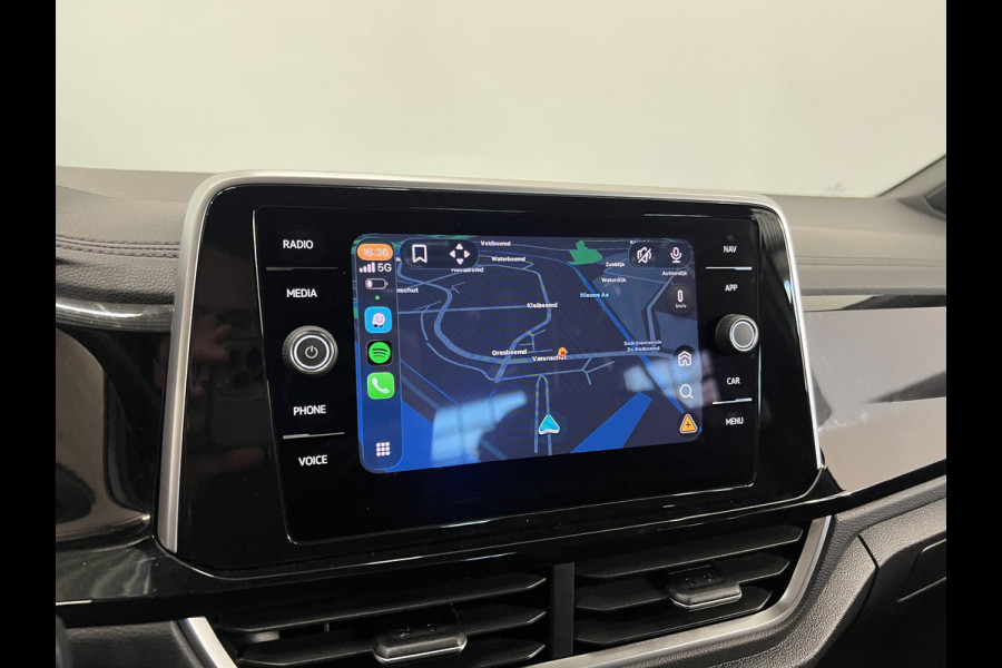 Volkswagen T-Roc 1.5 TSI 150PK R-Line Business Automaat Camera Navigatie Adaptive Cruise Control Apple Carplay Stoelverwarming Full LED Park Assist Digital Cockpit