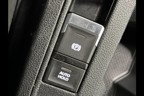 Volkswagen T-Roc 1.5 TSI 150PK R-Line Business Automaat Camera Navigatie Adaptive Cruise Control Apple Carplay Stoelverwarming Full LED Park Assist Digital Cockpit