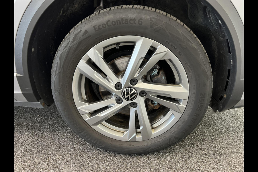 Volkswagen T-Roc 1.5 TSI 150PK R-Line Business Automaat Camera Navigatie Adaptive Cruise Control Apple Carplay Stoelverwarming Full LED Park Assist Digital Cockpit