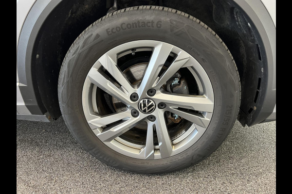 Volkswagen T-Roc 1.5 TSI 150PK R-Line Business Automaat Camera Navigatie Adaptive Cruise Control Apple Carplay Stoelverwarming Full LED Park Assist Digital Cockpit