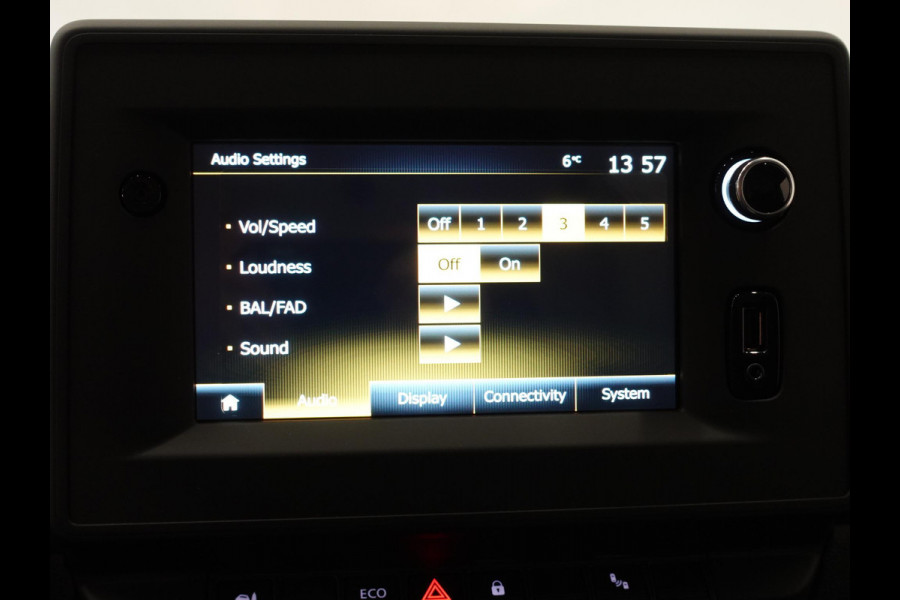 Renault Master T33 2.3 dCi 135 L2H2 BPM VRIJ ! Trekhaak Navigatie Apple CarPlay Android Auto Parkeerhulp Cruise Control Airco