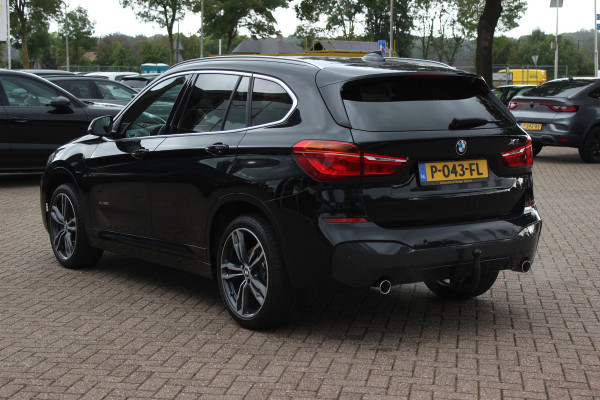 BMW X1 xDrive20i High Exe. M Sport / Trekhaak / Camera / Alcantara / Keyless / 19'' / Navigatie / Stoelverwarming / DAB / Cruise Control