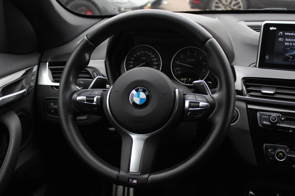 BMW X1 xDrive20i High Exe. M Sport / Trekhaak / Camera / Alcantara / Keyless / 19'' / Navigatie / Stoelverwarming / DAB / Cruise Control