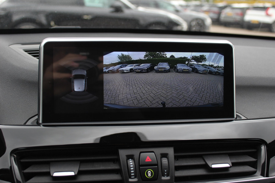 BMW X1 xDrive20i High Exe. M Sport / Trekhaak / Camera / Alcantara / Keyless / 19'' / Navigatie / Stoelverwarming / DAB / Cruise Control