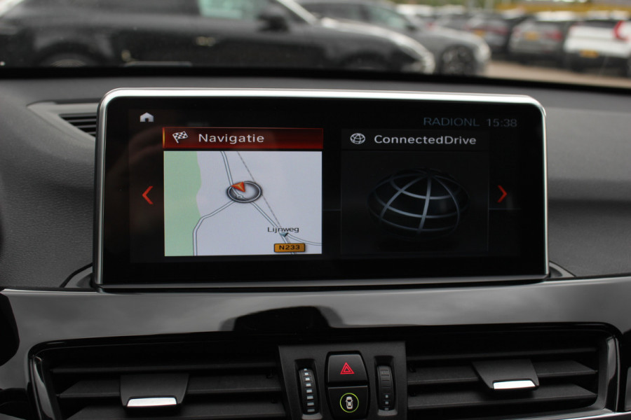 BMW X1 xDrive20i High Exe. M Sport / Trekhaak / Camera / Alcantara / Keyless / 19'' / Navigatie / Stoelverwarming / DAB / Cruise Control