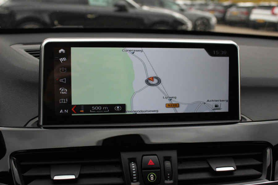 BMW X1 xDrive20i High Exe. M Sport / Trekhaak / Camera / Alcantara / Keyless / 19'' / Navigatie / Stoelverwarming / DAB / Cruise Control