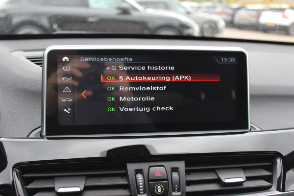 BMW X1 xDrive20i High Exe. M Sport / Trekhaak / Camera / Alcantara / Keyless / 19'' / Navigatie / Stoelverwarming / DAB / Cruise Control