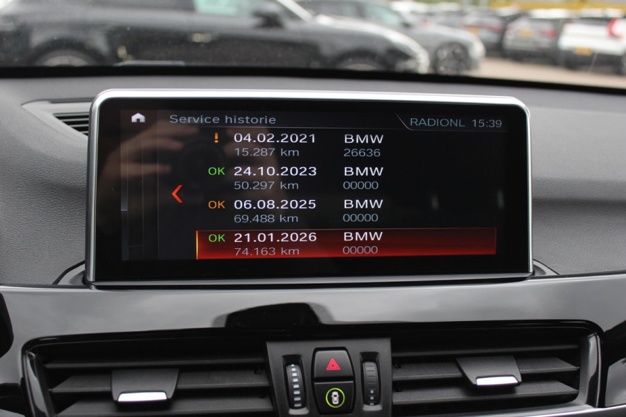BMW X1 xDrive20i High Exe. M Sport / Trekhaak / Camera / Alcantara / Keyless / 19'' / Navigatie / Stoelverwarming / DAB / Cruise Control