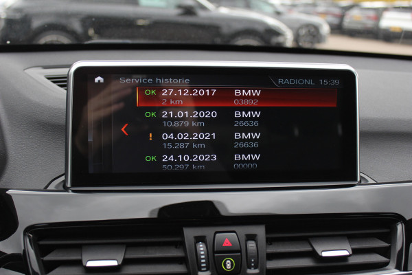 BMW X1 xDrive20i High Exe. M Sport / Trekhaak / Camera / Alcantara / Keyless / 19'' / Navigatie / Stoelverwarming / DAB / Cruise Control