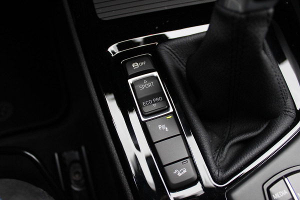 BMW X1 xDrive20i High Exe. M Sport / Trekhaak / Camera / Alcantara / Keyless / 19'' / Navigatie / Stoelverwarming / DAB / Cruise Control