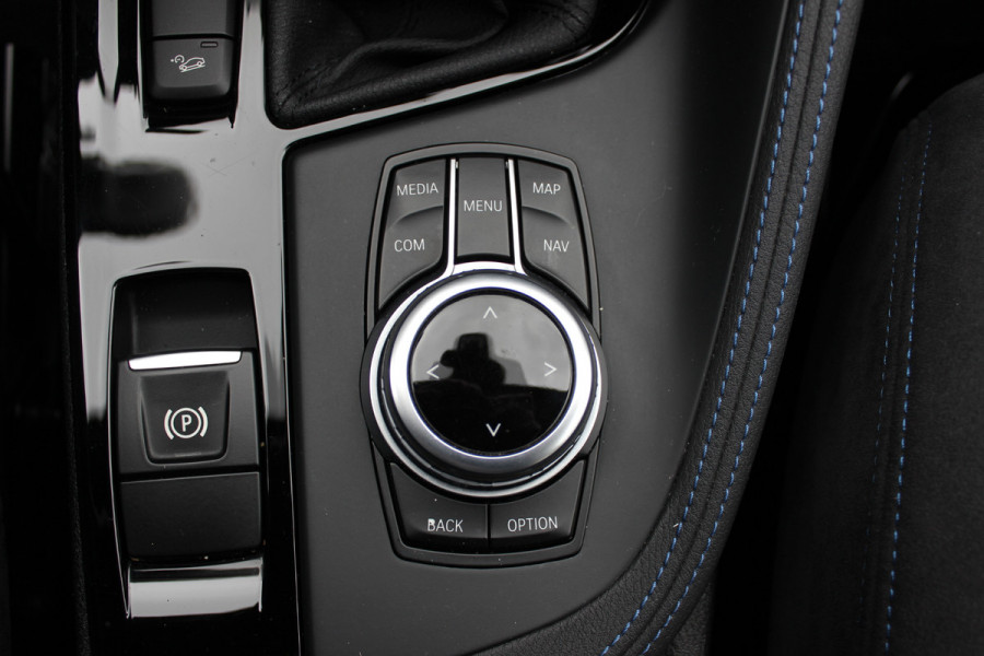 BMW X1 xDrive20i High Exe. M Sport / Trekhaak / Camera / Alcantara / Keyless / 19'' / Navigatie / Stoelverwarming / DAB / Cruise Control