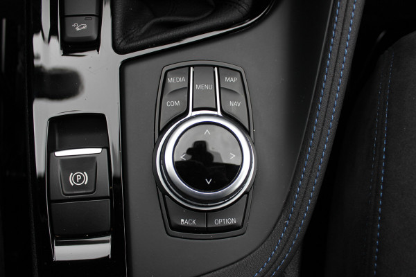 BMW X1 xDrive20i High Exe. M Sport / Trekhaak / Camera / Alcantara / Keyless / 19'' / Navigatie / Stoelverwarming / DAB / Cruise Control