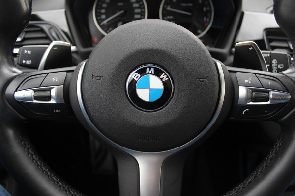 BMW X1 xDrive20i High Exe. M Sport / Trekhaak / Camera / Alcantara / Keyless / 19'' / Navigatie / Stoelverwarming / DAB / Cruise Control