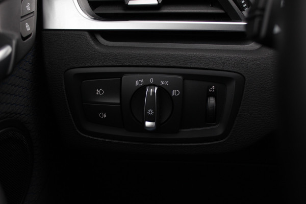 BMW X1 xDrive20i High Exe. M Sport / Trekhaak / Camera / Alcantara / Keyless / 19'' / Navigatie / Stoelverwarming / DAB / Cruise Control