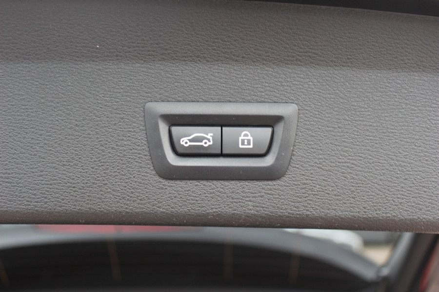 BMW X1 xDrive20i High Exe. M Sport / Trekhaak / Camera / Alcantara / Keyless / 19'' / Navigatie / Stoelverwarming / DAB / Cruise Control