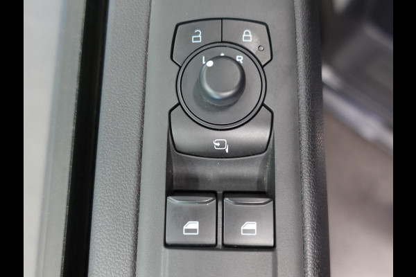 Ford Transit Custom 300 2.0 TDCI L2H1 Trend Automaat Airco Navigatie Cruise Control Trekhaak