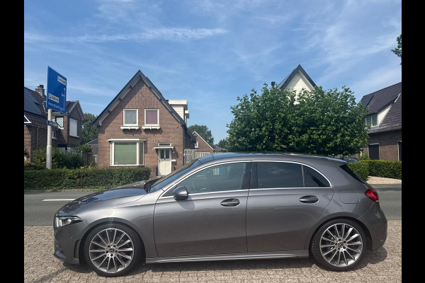 Mercedes-Benz A-Klasse 200 Premium AMG Pakket Panoramadak !