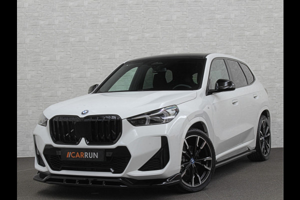 BMW iX1 30 313pk X-Drive M-Sport Performance | Adaptief Led | Sportstoelen | Keyless | 35390,= Exl. BTW | 4WD | Adaptieve Cruise en Struurwielverw. voorbereid | Antraciet Hemel | Carplay | Sfeerverlichting | 1200kg Trekgewicht | Camera | Bovag Garantie.