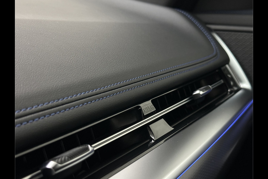 BMW iX1 30 313pk X-Drive M-Sport Performance | Adaptief Led | Sportstoelen | Keyless | 35390,= Exl. BTW | 4WD | Adaptieve Cruise en Struurwielverw. voorbereid | Antraciet Hemel | Carplay | Sfeerverlichting | 1200kg Trekgewicht | Camera | Bovag Garantie.