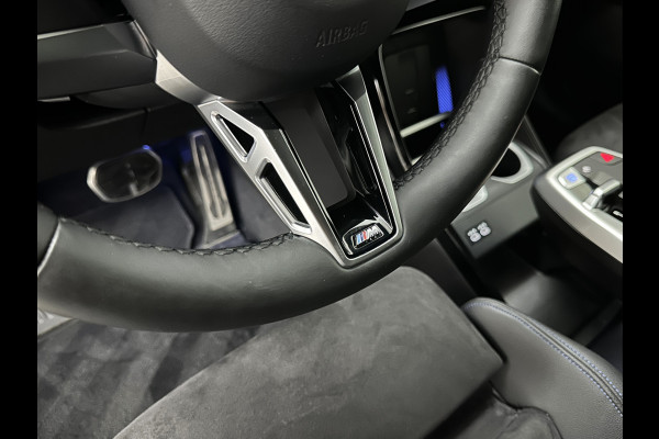 BMW iX1 30 313pk X-Drive M-Sport Performance | Adaptief Led | Sportstoelen | Keyless | 35390,= Exl. BTW | 4WD | Adaptieve Cruise en Struurwielverw. voorbereid | Antraciet Hemel | Carplay | Sfeerverlichting | 1200kg Trekgewicht | Camera | Bovag Garantie.