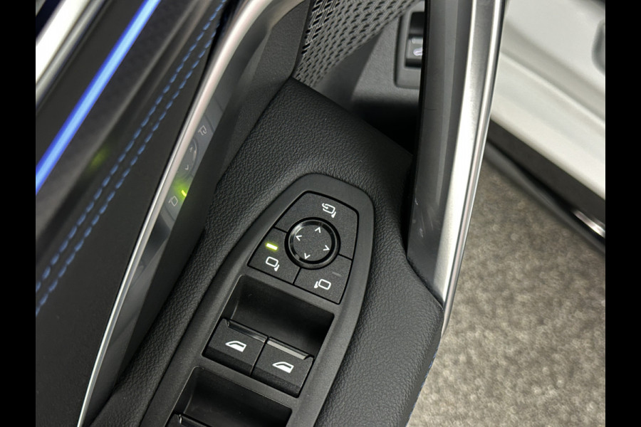 BMW iX1 30 313pk X-Drive M-Sport Performance | Adaptief Led | Sportstoelen | Keyless | 35390,= Exl. BTW | 4WD | Adaptieve Cruise en Struurwielverw. voorbereid | Antraciet Hemel | Carplay | Sfeerverlichting | 1200kg Trekgewicht | Camera | Bovag Garantie.