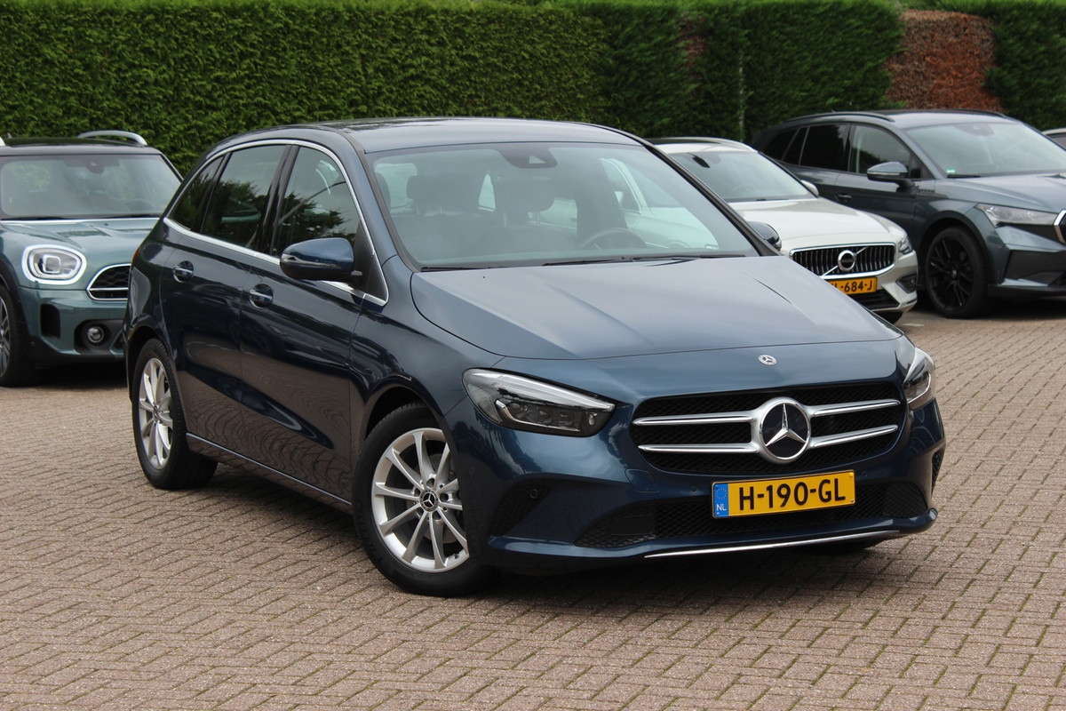 Mercedes-Benz B-Klasse 180 Advantage / Camera / Bruin Leder / Matrix LED / 17'' / CarPlay / Virtual Cockpit / Cruise Control / Elektr. achterklep