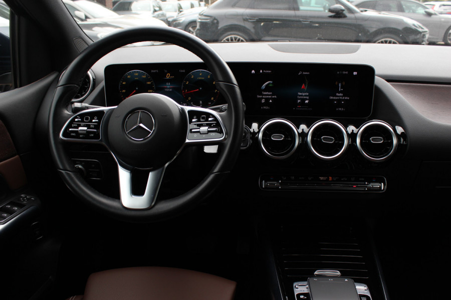 Mercedes-Benz B-Klasse 180 Advantage / Camera / Bruin Leder / Matrix LED / 17'' / CarPlay / Virtual Cockpit / Cruise Control / Elektr. achterklep