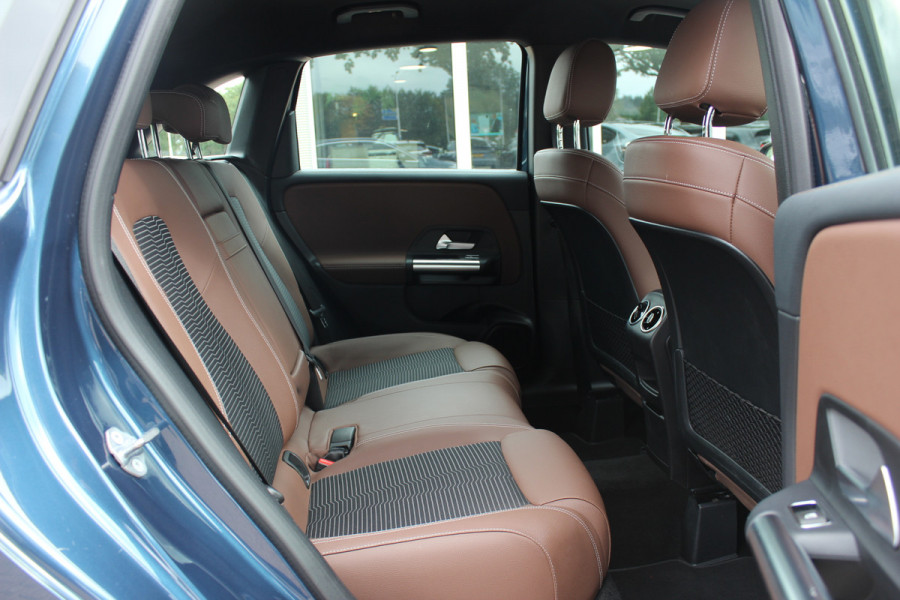 Mercedes-Benz B-Klasse 180 Advantage / Camera / Bruin Leder / Matrix LED / 17'' / CarPlay / Virtual Cockpit / Cruise Control / Elektr. achterklep