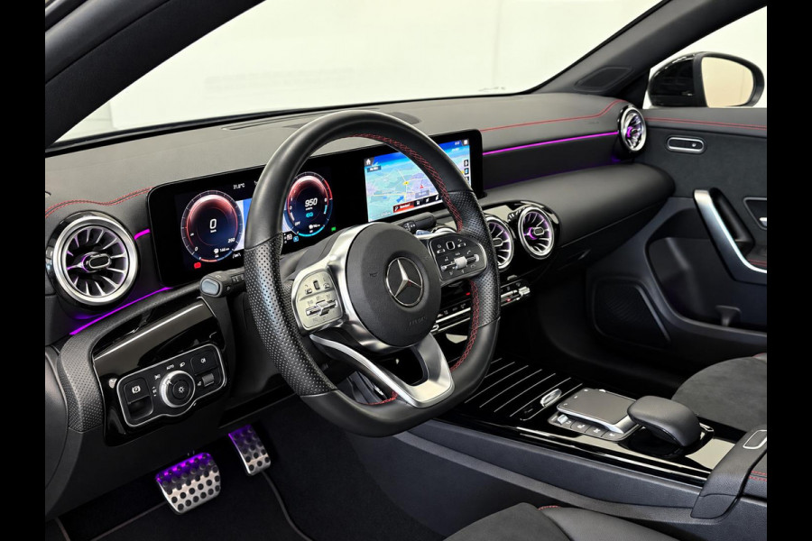 Mercedes-Benz CLA-Klasse Shooting Brake 250 e AMG Limited PHEV SoH 97%  AMG  Leder Alcantara Camera Navigatie Apple CarPlay Stoelverwarming Sfeerverlichting Elektrische achterklep Wireless charging
