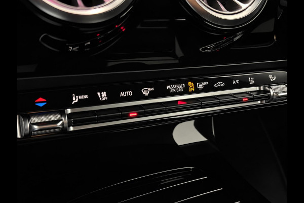 Mercedes-Benz CLA-Klasse Shooting Brake 250 e AMG Limited PHEV SoH 97%  AMG  Leder Alcantara Camera Navigatie Apple CarPlay Stoelverwarming Sfeerverlichting Elektrische achterklep Wireless charging