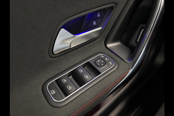 Mercedes-Benz CLA-Klasse Shooting Brake 250 e AMG Limited PHEV SoH 97%  AMG  Leder Alcantara Camera Navigatie Apple CarPlay Stoelverwarming Sfeerverlichting Elektrische achterklep Wireless charging