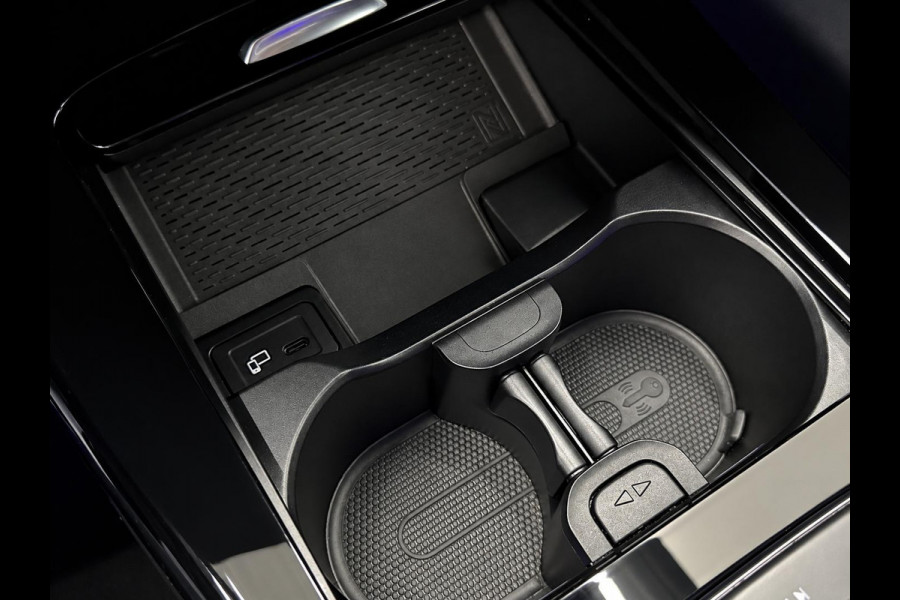 Mercedes-Benz CLA-Klasse Shooting Brake 250 e AMG Limited PHEV SoH 97%  AMG  Leder Alcantara Camera Navigatie Apple CarPlay Stoelverwarming Sfeerverlichting Elektrische achterklep Wireless charging
