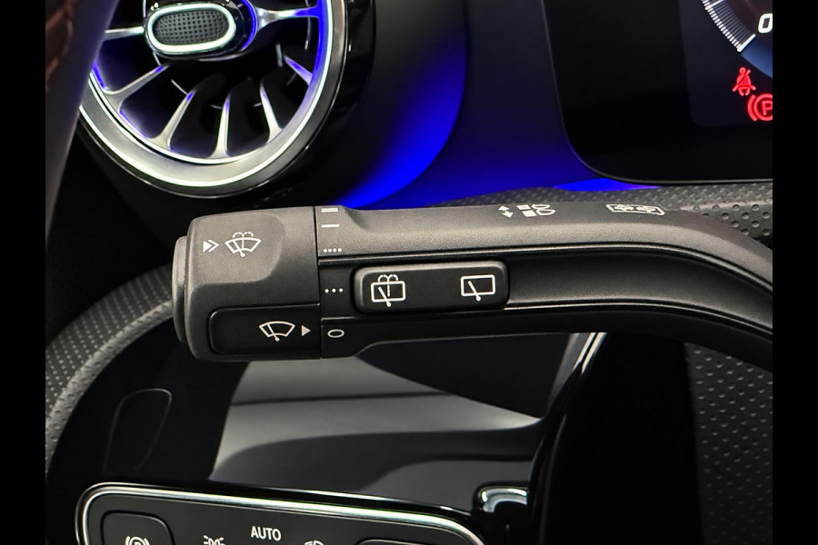 Mercedes-Benz CLA-Klasse Shooting Brake 250 e AMG Limited PHEV SoH 97%  AMG  Leder Alcantara Camera Navigatie Apple CarPlay Stoelverwarming Sfeerverlichting Elektrische achterklep Wireless charging